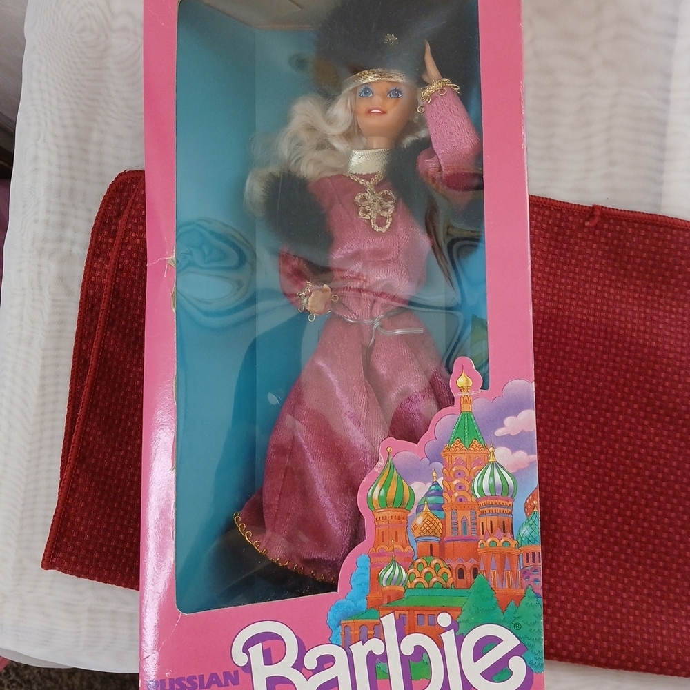 1988 Dolls Of The World Russian Barbie Doll in Original Box